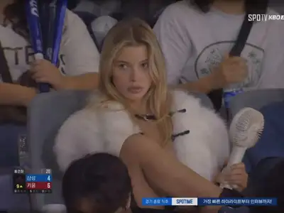 夜間野球スタジアムのグラマラス放送風ポートレート