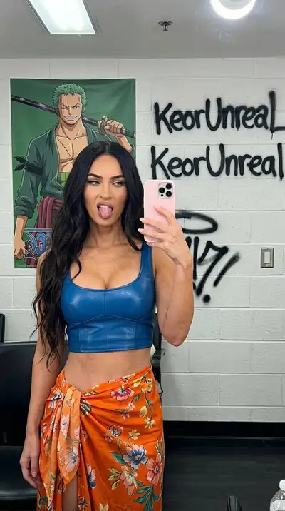 One Piece Inspired Vertical Mirror Selfie