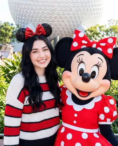 Minnie Mouse Theme Park Photo Prompt