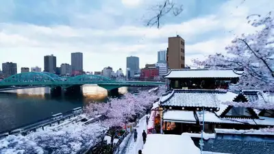 桜の花びらが舞う東京の雪景色の街並み(Soraデモ)