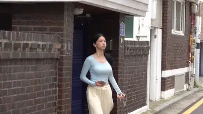 Ultra-realistic home-video of a Korean woman's Sunday walk