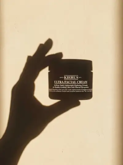 Product Shadow-Play Ad Prompt