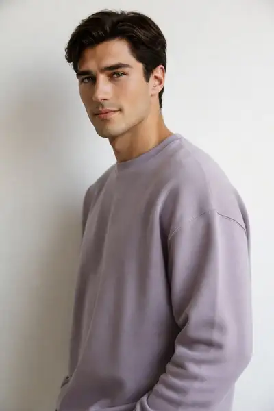 Retrato de estudio en ultra alta definición de un hombre joven