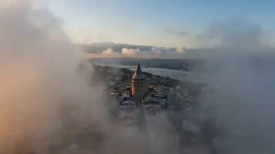15 Aufnahmen umfassende filmische Tour durch das Wahrzeichen Galata-Turm, Seedance 2.0