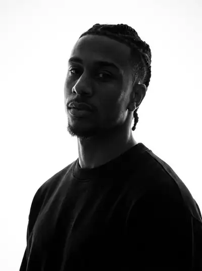 Identity-preserving monochrome portrait transformation template