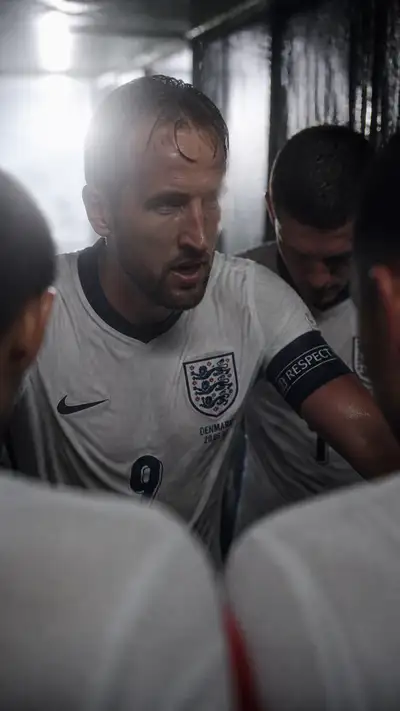 Moody England pre-match tunnel huddle scene
