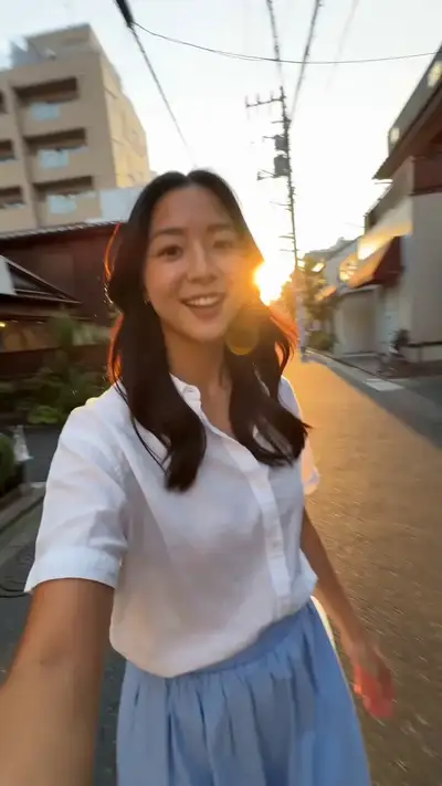 Prompt de vlog dans un café de Tokyo avec voix off pour Seedance 2.0