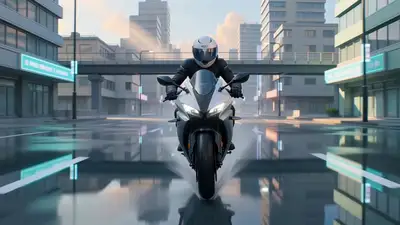 Glissade en moto façon anime sur un boulevard futuriste pluvieux