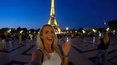 Kinematografisches Hyperlapse-Selfie-Reisevideo über 30 Weltwahrzeichen