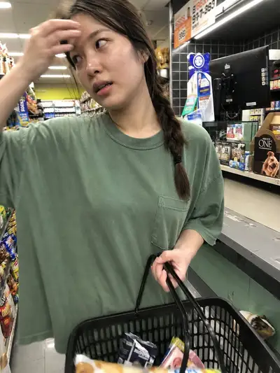 コンビニで偶然撮れたようなiPhoneスナップ写真