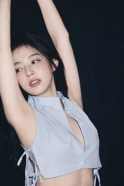 90年代CCDフラッシュフィルム雑誌風ポートレートプロンプト