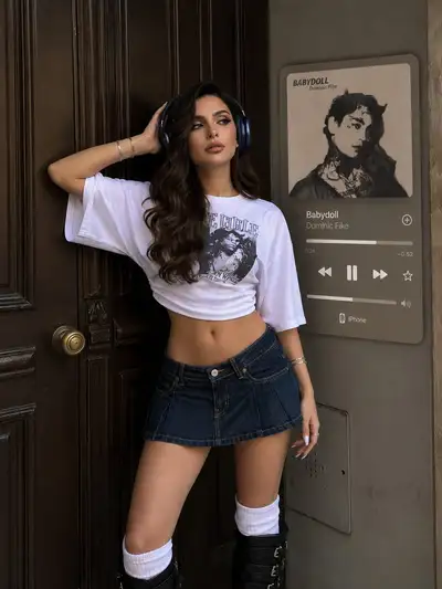 Retrato estilo Y2K con tarjeta de Apple Music
