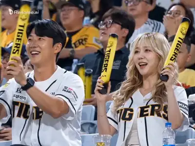 KBO Night Game Broadcast Scene with Reference Identity
