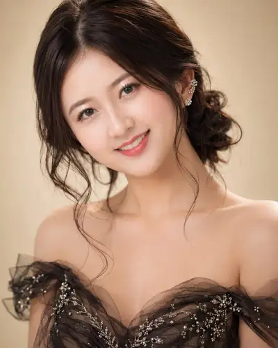 Ultra-Realistic Beauty Portrait Prompt