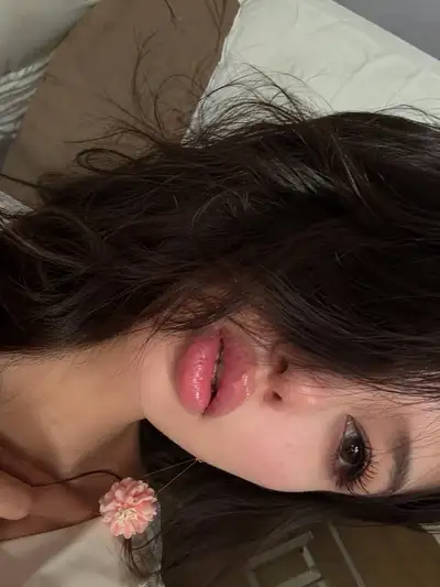 Ultra-Realistic Intimate Beauty Selfie