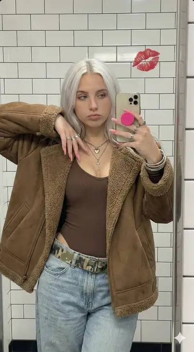 Mirror Selfie Fashion Portrait Prompt