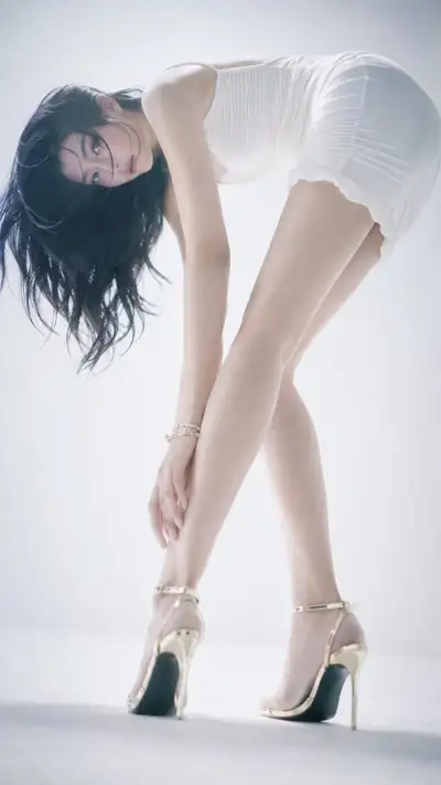 Cool-Toned Fashion Magazine Beauty Ad Portrait