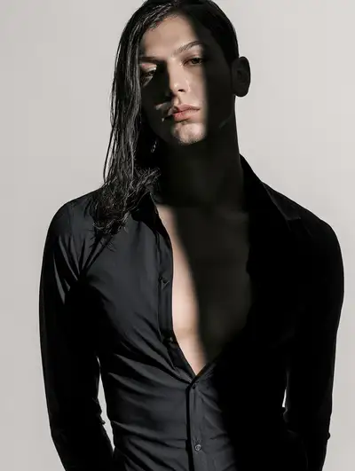Full body luxury black outfit portrait prompt