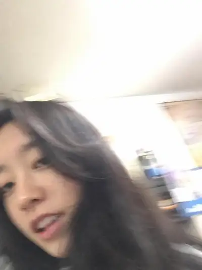Prompt de selfie à l'air accidentel pour un persona d'IA
