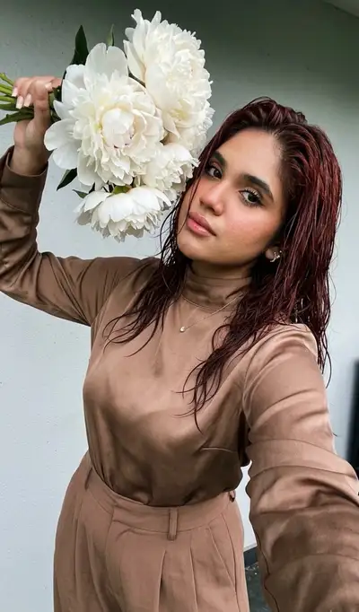 White Peonies Selfie Photo Prompt