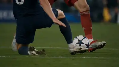 Kinoreifes Fußball-Storyboard-Video von Tackle bis Tor im Übertragungsstil