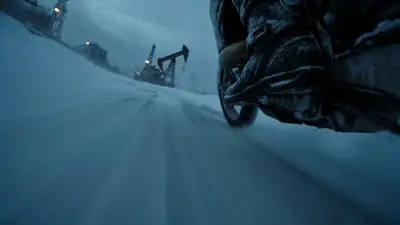 Motorrad-Eisrennfahrer-Verfolgungsjagd durch eine gefrorene Einöde mit Seedance 2.0