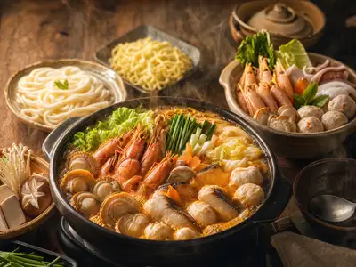 Gemütliches koreanisches Chige-Eintopf-Foto von oben