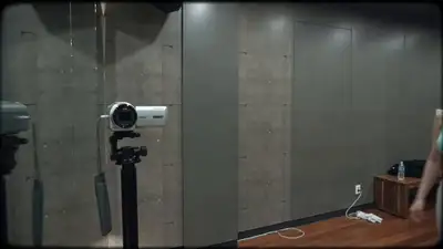 Vlog nocturno con camcorder DV tras el ensayo de baile de un ídolo del K-pop
