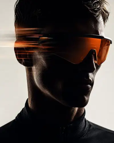 Futuristisches Sport-Editorial-Porträt mit Visierbrille