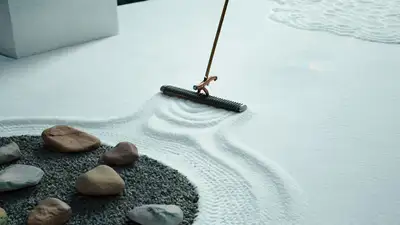 Jardin Zen miniature avec râteau automatisé