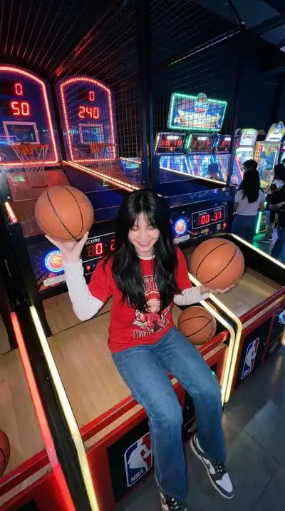 Hyper-realistic Arcade Candid Photo Prompt